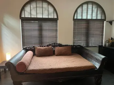 a couch sitting in a room with two windows at Vive Zen Queen Room in Miami