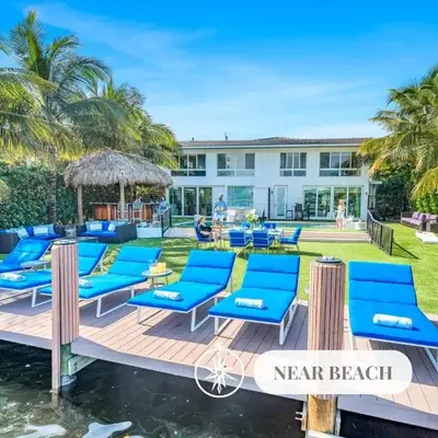 Retreat by Beach Waterfront Lago Key
