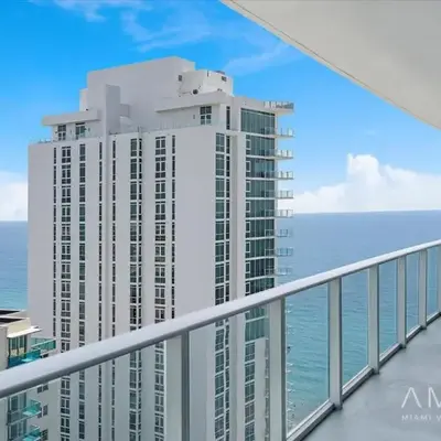 Stay on the beach-16th Floor Views Pool Gym