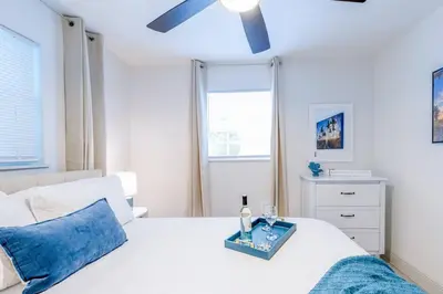 a bedroom with a white bed and a ceiling fan at Angies-10 Min Beach-10 People-Terrace-Families in Hollywood