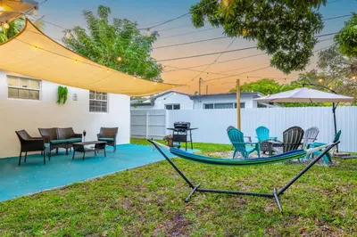 a hammock in the yard of a house at Angies-10 Min Beach-10 People-Terrace-Families in Hollywood