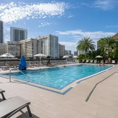 Stylish Beach Condo with Full Kitchen -A