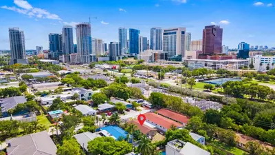an aerial view of a city with tall buildings at Stylish 2BR Villa full kitchen 10 mins from Beach in Fort Lauderdale