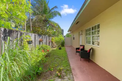a walkway leading to the side of a house at Stylish 2BR Villa full kitchen 10 mins from Beach in Fort Lauderdale