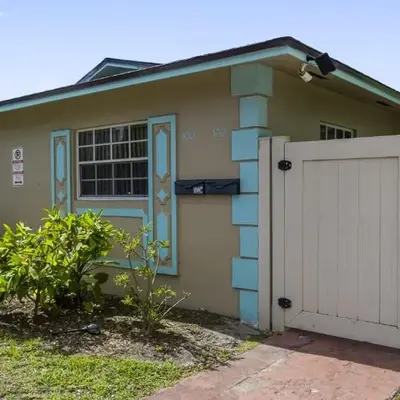 Stylish 2BR Villa full kitchen 10 mins from Beach