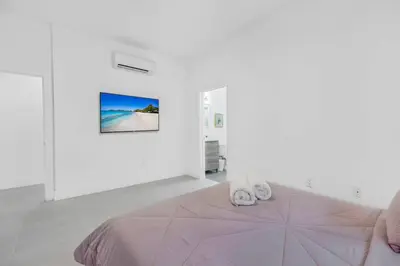 a bedroom with a pink bed with two white towels at Up to 16 guests! Modern house near Wynwood in Miami