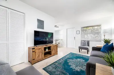 a living room with a tv and a couch at Heart of Wilton 3 Recently Remodeled in Fort Lauderdale