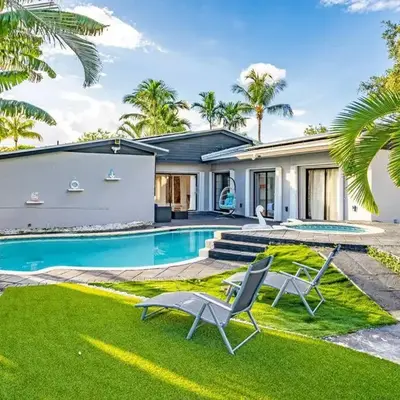 Heated Pool Tropical Backyard 3 Bedrooms