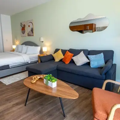 Rooftop-Pool King Bed Suite on Ocean Dr C305
