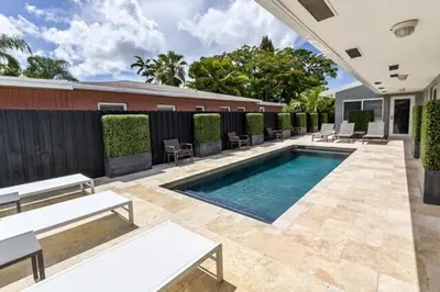 a swimming pool in the middle of a yard at Wiltonplex B in Fort Lauderdale