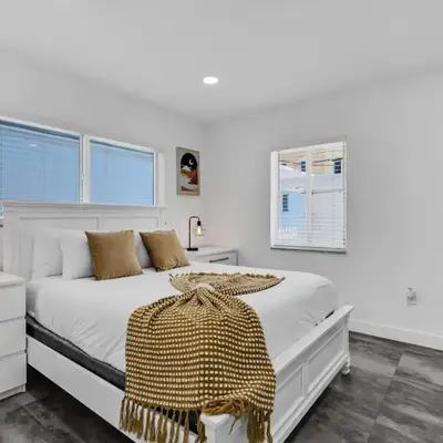Lovely 1 Bedroom Walking Distance To Ocean - Suite 9