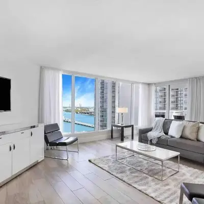 Aqua Marina! Water & City Views!