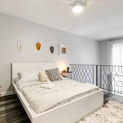 Airport Loft 1b full kitchen Virg 10