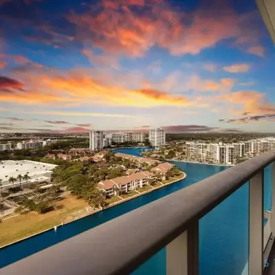 Luxury 1 Br Front Intracoastal View Balcony Pools