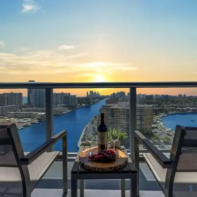 Infinite View Balcony - Amazing Pool - Gym
