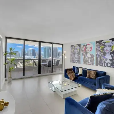 Iconic! Miami Skyline & Water Views