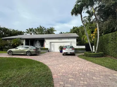 two cars parked in front of a house at VILLA GUILLA in Miami