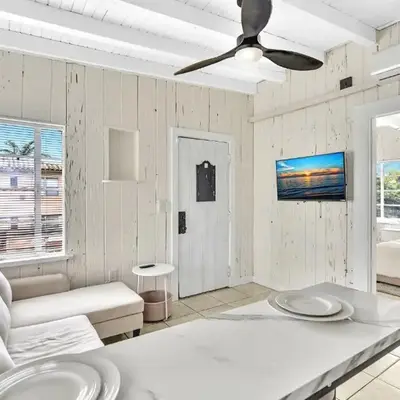 New Year and Holiday Charming Miami Riverfront Stay!