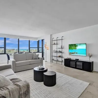 Oceanfront Haven Retreat Beach Service 502