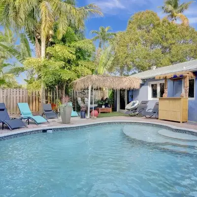 Kiki 1 - Men's Clothing optional Guest Houses