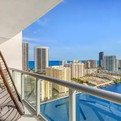 Amaizing Pool Infinity View w Balcony Gym