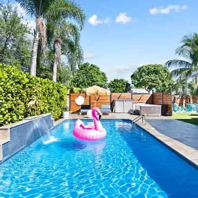 Palms Retreat! Giant Heated Pool-HotTub-FirePit-5Min2Beach-Pets-EV Chgr