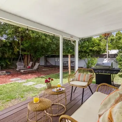 3BR Boho Style Home w Private yard & Firepit