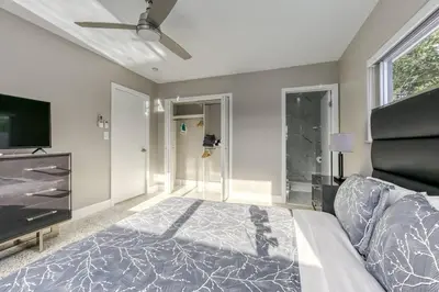 a bedroom with a bed and a flat screen tv at Sunshine Manor 2025-C in Fort Lauderdale