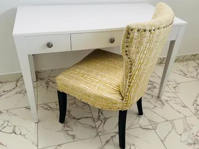 a white desk with a chair next to a white desk at BOOK ME, 3mins Hard Rock Stadium in Miami Gardens