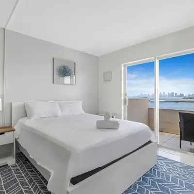 Waterfront Studio Condo in the Heart of Miami - Skyline & Bay Views