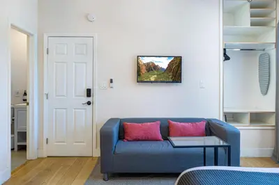 Gallery image of Bloom Hideaway - Mins to Las Olas & Beach in Fort Lauderdale