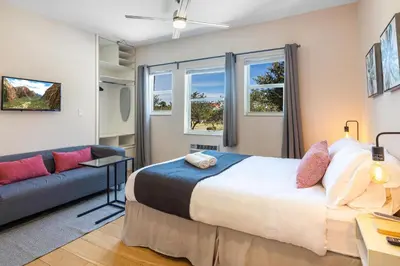 Gallery image of Bloom Hideaway - Mins to Las Olas & Beach in Fort Lauderdale