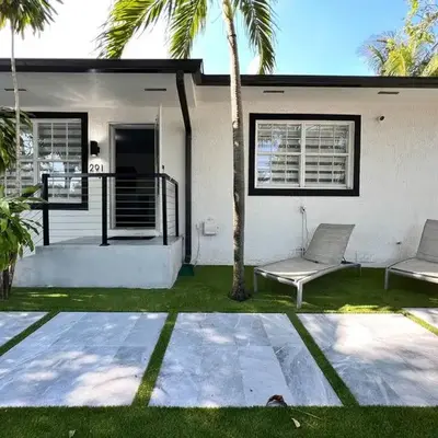Stylish 3/2 centrally located!