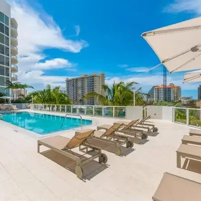 Tiffany Emerald - Rooftop Pool