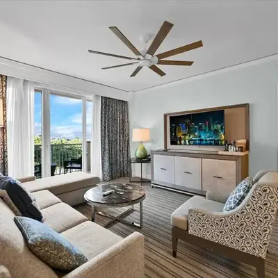 Stylish Suite to Have a Great Stay!
