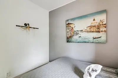 a bedroom with a picture hanging on the wall at Welcoming 2-BR apartment - 6 people V1 in Miami