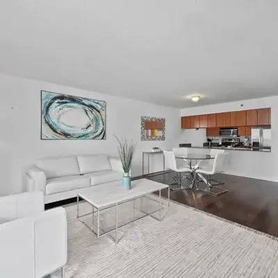 Well Located Unit with parking - Heart Of Brickell