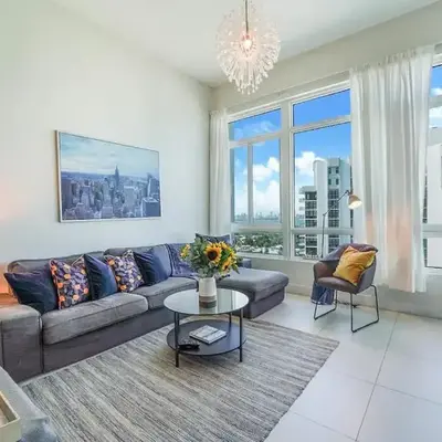 Castle Ph11 Penthouse with Balcony