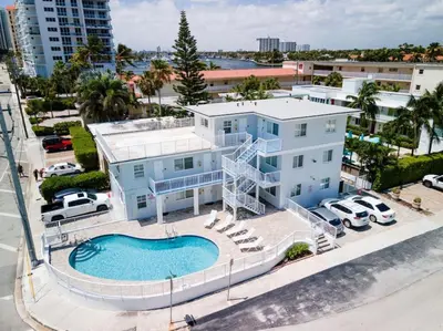 an aerial view of a house with a swimming pool at Bayshore Breeze Free Parking 9 in Fort Lauderdale