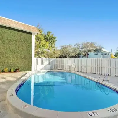Rustic Retreats Spacious 1BR For 4 guests In The Heart of Fort Lauderdale