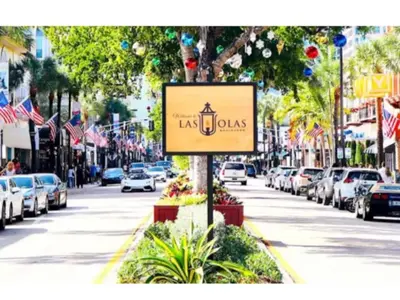 a sign for the us islands on a city street at Rustic Retreats Beachy 1BR for 4 guests in the heart of Fort Lauderdale in Fort Lauderdale