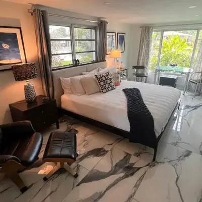 Paradise Gardens-Wilton Manors- Male only
