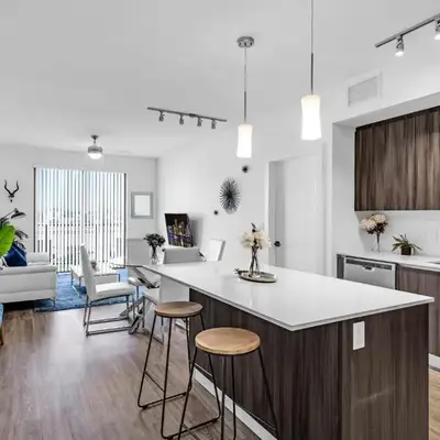 Amazing 2 Bedroom Unit In Doral Miami With Free Parking