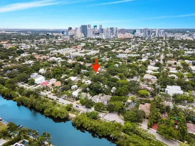 an aerial view of a city with a red arrow at Charming 2 Bedroom Apartment in Victoria Park in Fort Lauderdale