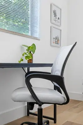 a black and white desk with a white chair at The Perfect Escape @Lake Ridge in Fort Lauderdale
