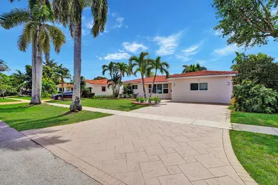 a house with palm trees and a driveway at Sensational 5BR Villa Heated Pool near Hard Rock in Hollywood
