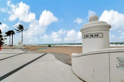 a sign that reads us oaks next to the beach at Studio Right off Las Olas - Steps to FTL Beach 1B in Fort Lauderdale