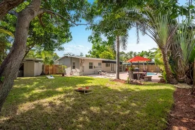 a yard with a house and a picnic table at Wills off Wilton Drive 2 bed and 1 bath plus Den with Heated Pool in Fort Lauderdale