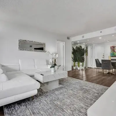 Adorable 2 Bedroom Condo Beach Service 605