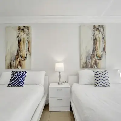 Cozy Miami Beach Condo Beach Service 407